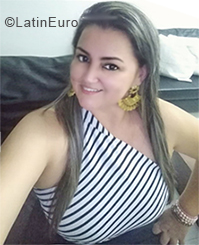 Date this sultry Colombia girl FERNANDA from Neiva CO25015