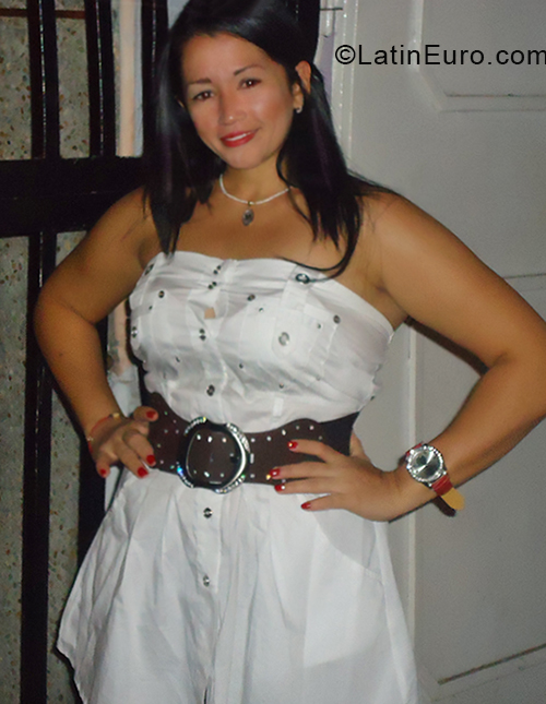 Date this good-looking Venezuela girl Madelayne from Caracas VE2194