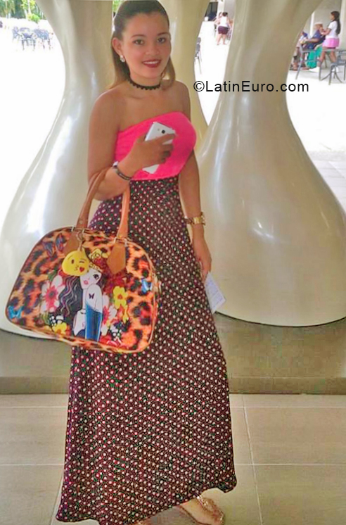 Date this nice looking Dominican Republic girl Anneris from Santo Domingo DO34303