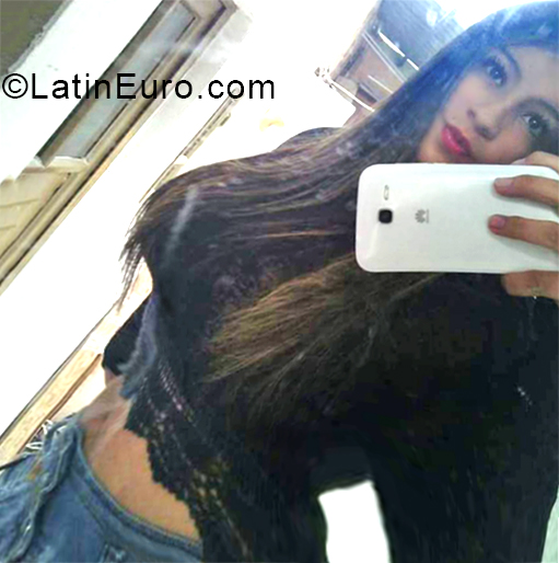 Date this beautiful Colombia girl Yayis from Bogota CO25125