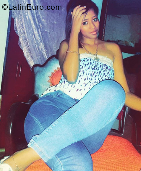 Date this pretty Dominican Republic girl Relyin from Santiago DO34344