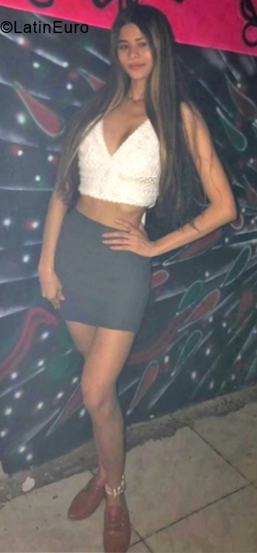 Date this happy Colombia girl Dani from Cartagena CO25135