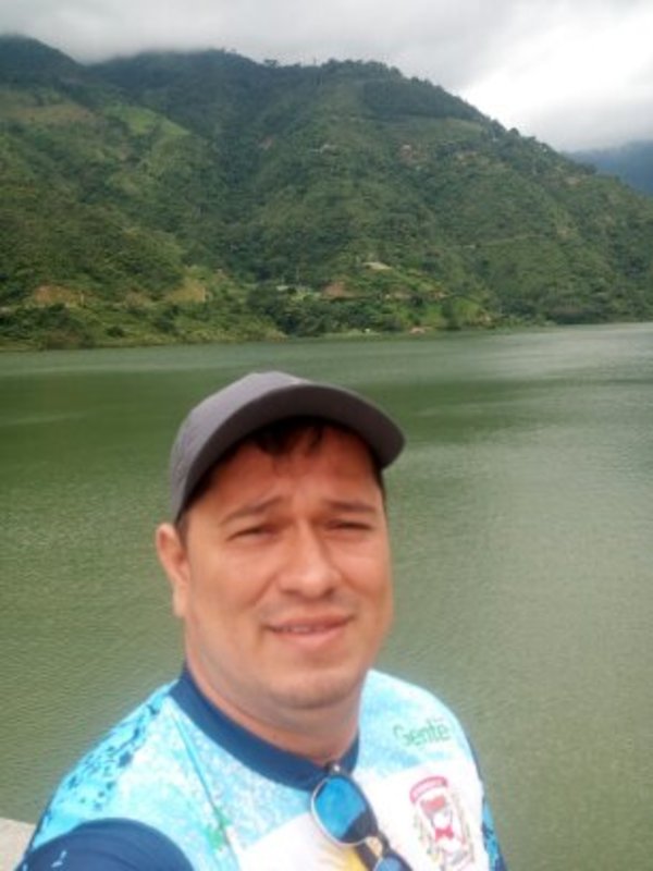 Date this georgeous Colombia man Alex from Bucaramanga CO25146