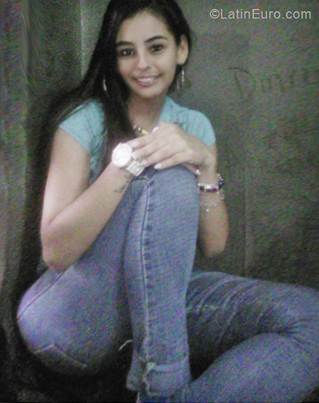 Date this charming Venezuela girl Yari from Caracas VE2262