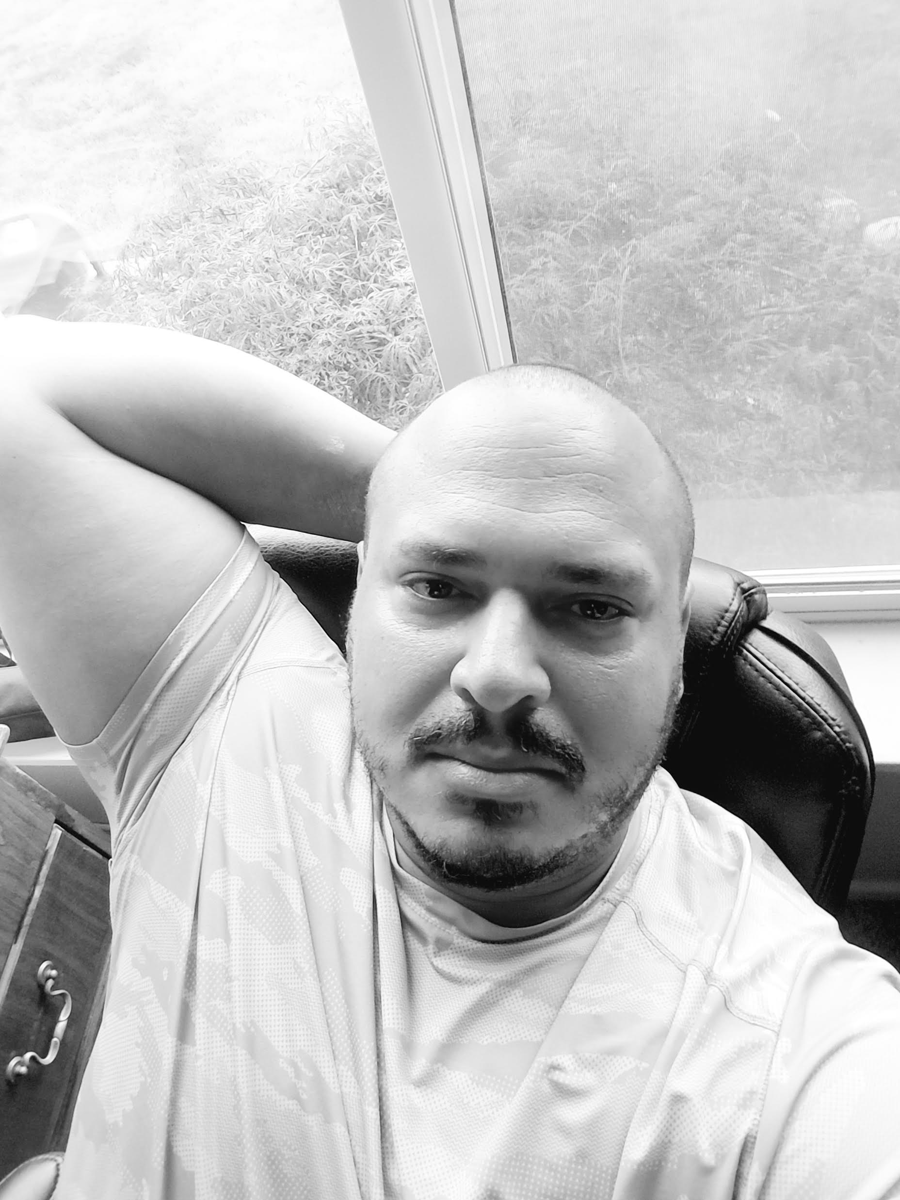 Date this voluptuous United States man Capt Chadder from Puyallup US19872