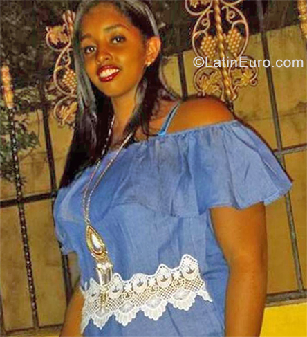 Date this happy Dominican Republic girl Mariel from La Vega DO34401