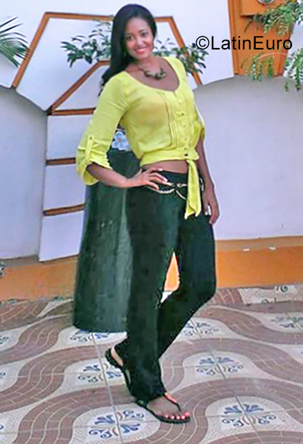 Date this delightful Colombia girl Canela from Cali CO25176