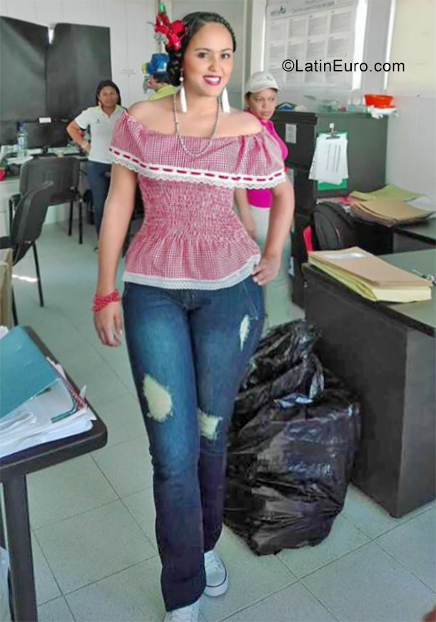 Date this gorgeous Colombia girl Ana Cecilia from Barranquilla CO25193
