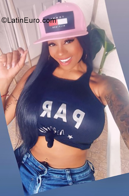 Date this sensual Colombia girl Marcela from Cali CO25231