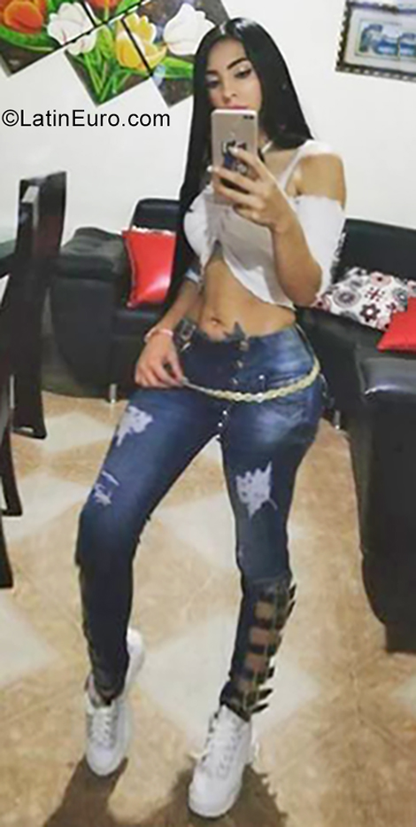 Date this hot Colombia girl Vanesa from Medellin CO25244