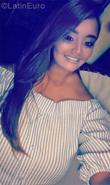 Date this gorgeous Dominican Republic girl Lissette from Santo Domingo DO34605