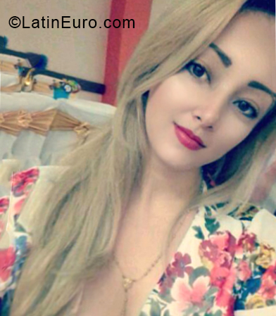 Date this beautiful Ecuador girl Alexa from Esmeraldas EC322