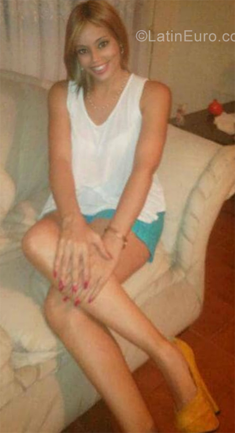 Date this attractive Venezuela girl Jennifer from Caracas VE2350