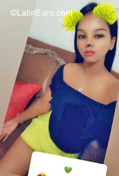 Date this foxy Dominican Republic girl Fatima from Santiago DO34709