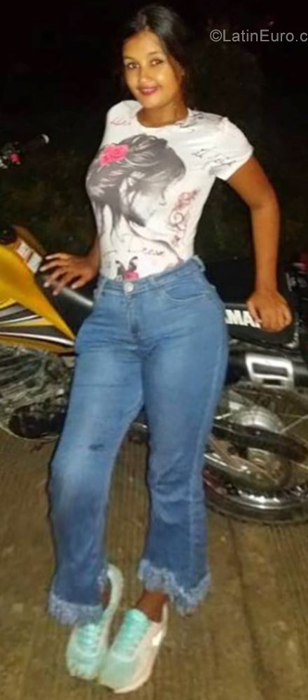 Date this voluptuous Colombia girl Kamila from Apartado CO25332