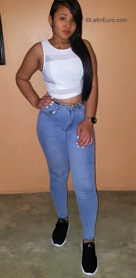 Date this happy Dominican Republic girl Antonia from Santo Domingo DO34815