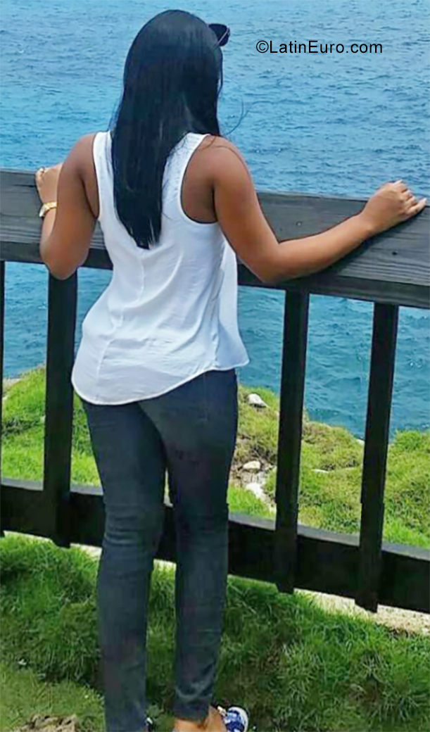 Date this sultry Dominican Republic girl Adelin from Santo Domingo DO34849