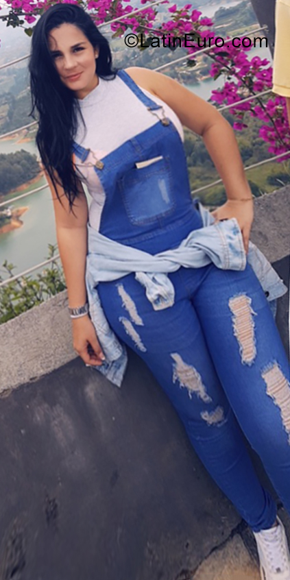 Date this funny Colombia girl Criss from Medellin CO25392