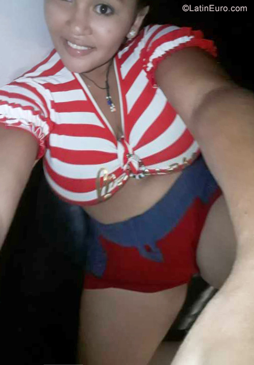 Date this charming Colombia girl Angela from Cartagena CO25408
