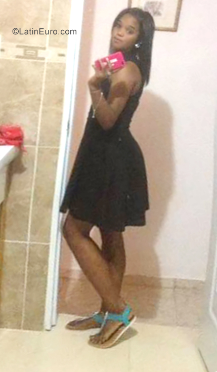 Date this hard body Dominican Republic girl Emma from Punta Cana DO34886