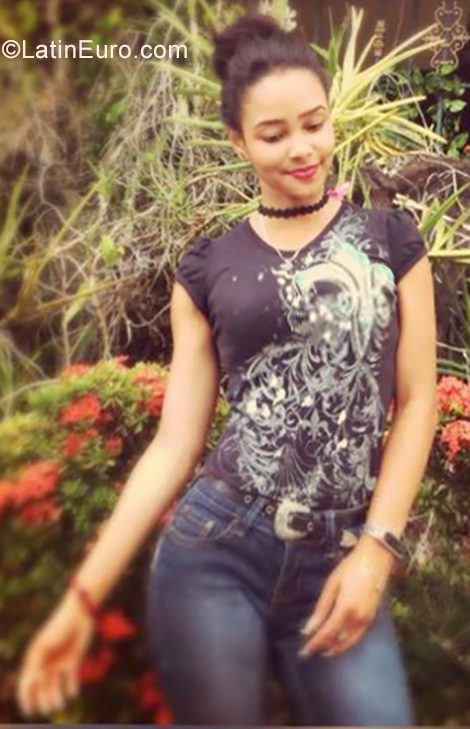 Date this charming Dominican Republic girl Jasileny from Santo Domingo DO34922