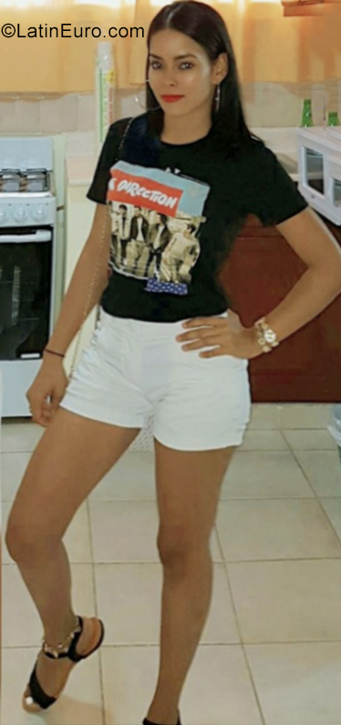 Date this passionate Dominican Republic girl Celenia from Sosua DO34937