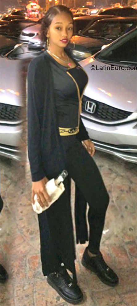 Date this happy Dominican Republic girl Karol bebesita from Santo Domingo DO34933