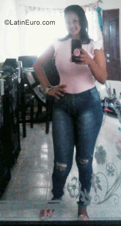 Date this cute Colombia girl Yesenia from Barranquilla CO25439