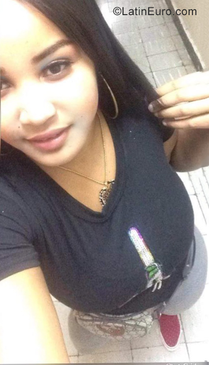 Date this athletic Dominican Republic girl Winifer from Santo Domingo DO34962