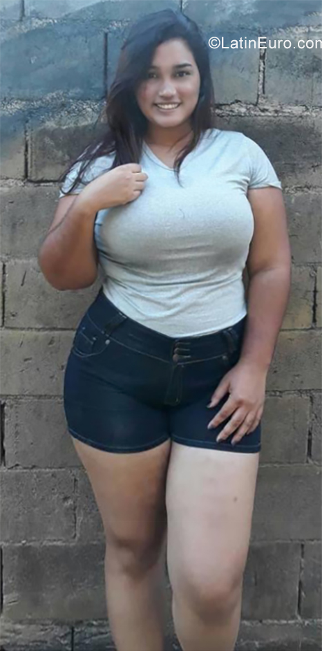 Date this good-looking Venezuela girl Maria from Puerto Ordaz VE2417