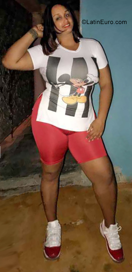 Date this nice looking Dominican Republic girl Yorleny from Santiago DO34977