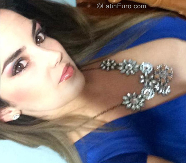 Date this sultry Cuba girl Leydia from Havana CU529