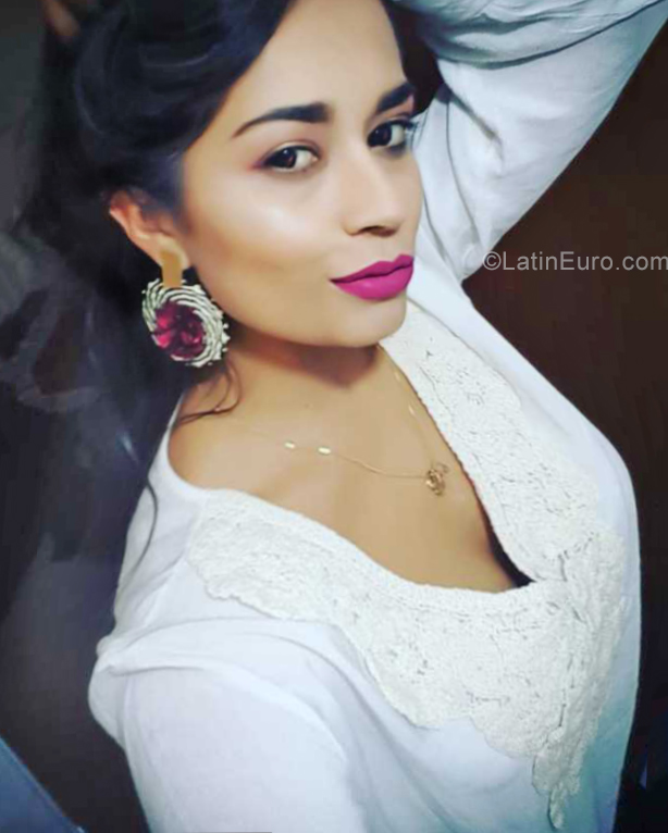 Date this nice looking Colombia girl Carol from Bogota CO25475