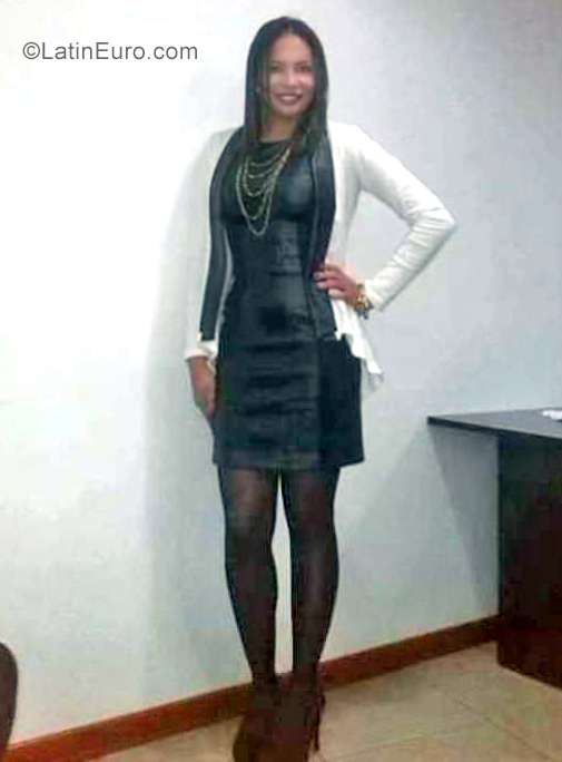 Date this beautiful Colombia girl Yira from Bogota CO25478