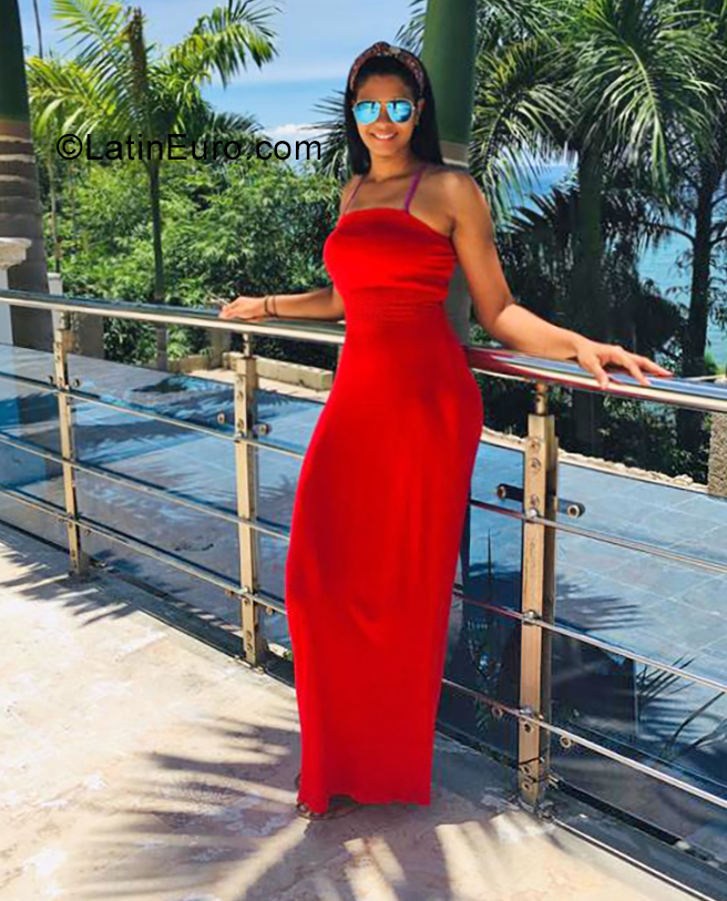 Date this sultry Dominican Republic girl Yeimy from Mao DO35011