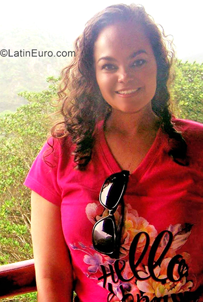 Date this good-looking Colombia girl Cindy from Bogota CO25485