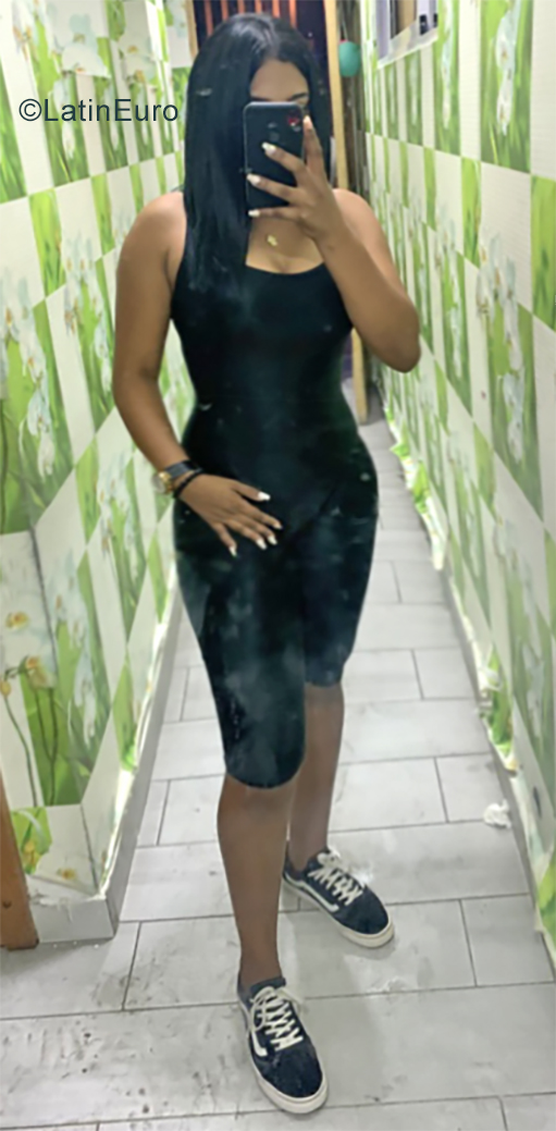 Date this lovely Dominican Republic girl Isairia from Santo Domingo DO35038