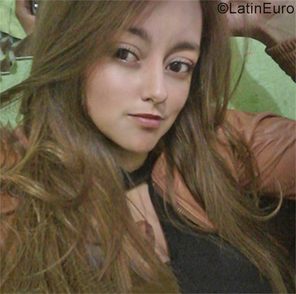 Date this stunning Ecuador girl Alejandra from Quito EC331