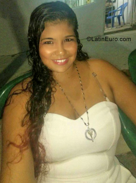 Date this attractive Colombia girl Loraine from Barranquilla CO25493