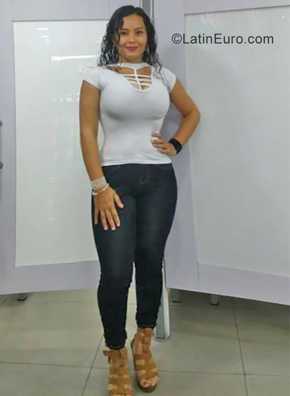 Date this cute Venezuela girl Rosbely from Barquisimeto VE2442