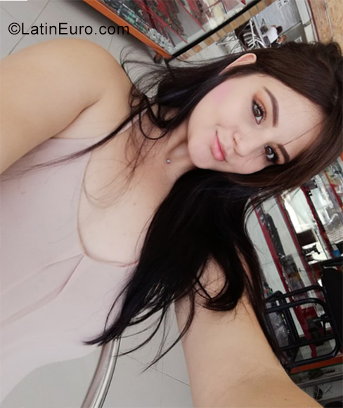 Date this tall Colombia girl Carolina from Medellín CO25516