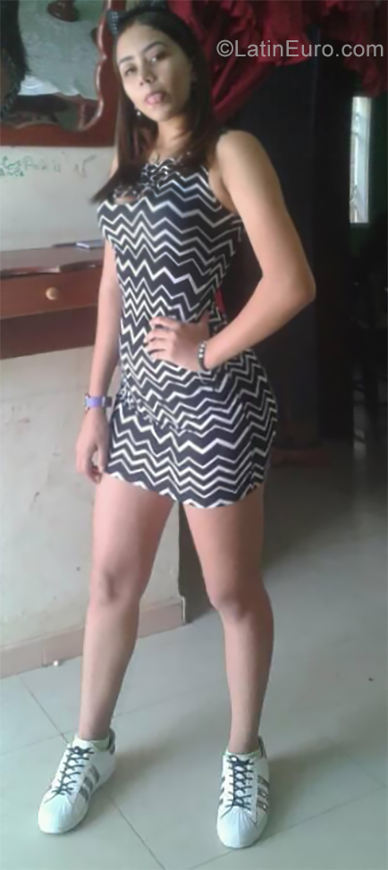 Date this sensual Venezuela girl Yueli from Caracas VE2452