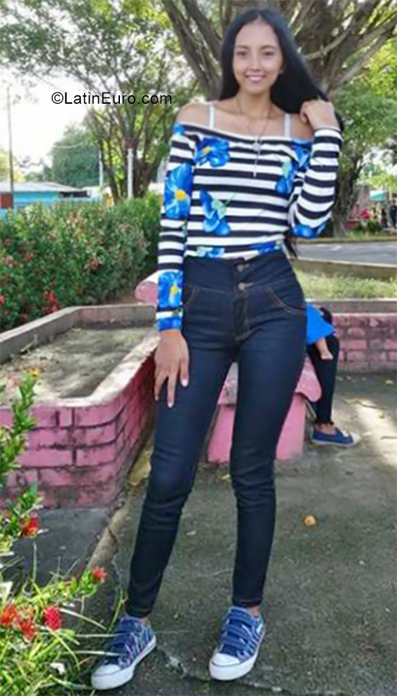 Date this tall Venezuela girl Yanexis from Caracas VE2461
