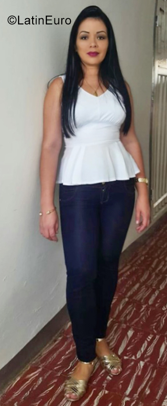 Date this gorgeous Colombia girl Adriana from Colombia CO25551