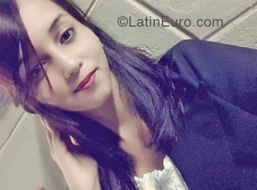 Date this georgeous Dominican Republic girl Mariel from Santo Domingo DO35180