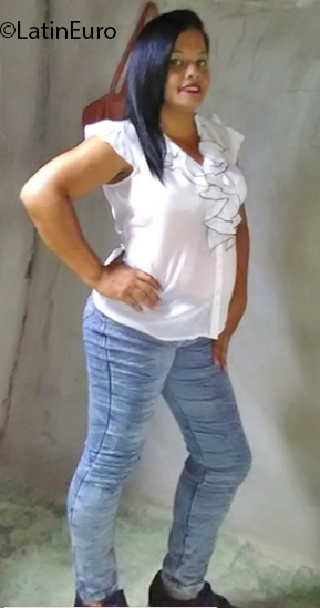 Date this tall Dominican Republic girl Desire from Santo Domingo DO35190