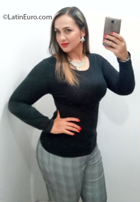 Date this georgeous Colombia girl Liliana from Medellín CO25559