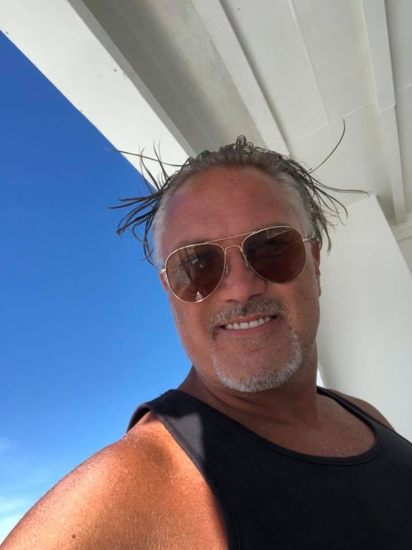 Date this voluptuous Chile man Bastian from chile SE257