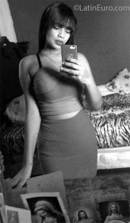 Date this hard body Dominican Republic girl Indana from Puerto Plata DO35212