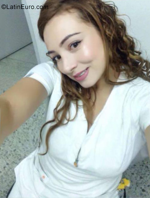 Date this happy Colombia girl Victoria from Medellin CO25578